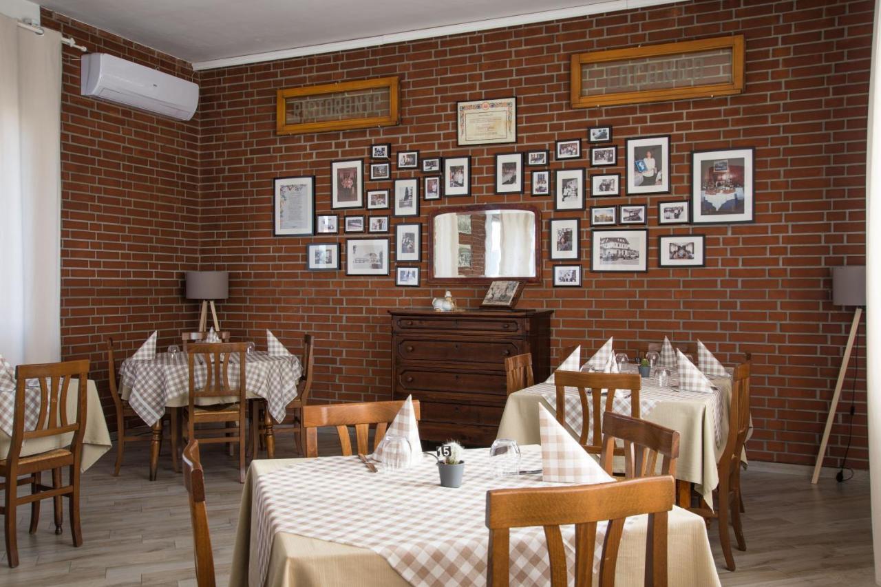 Locanda La Castellana Castello d'Agogna Bagian luar foto