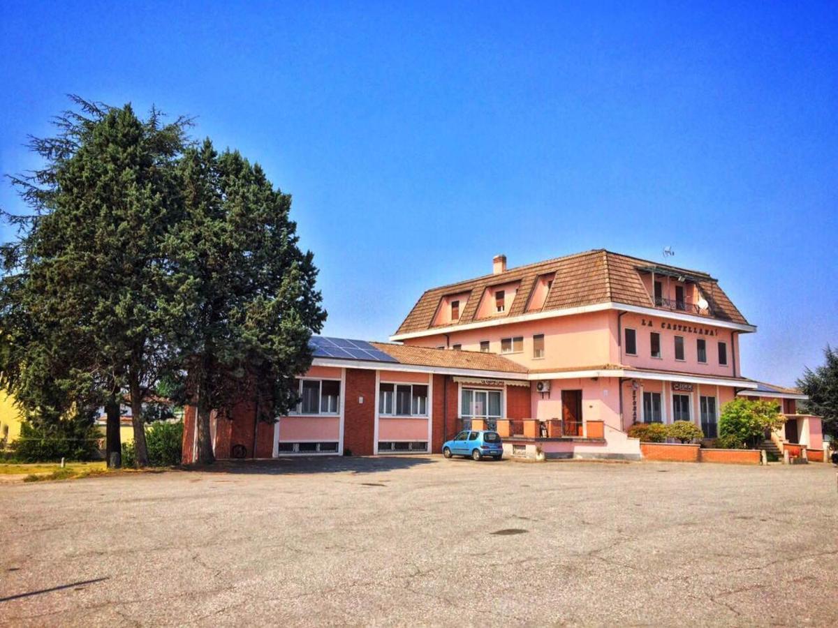 Locanda La Castellana Castello d'Agogna Bagian luar foto
